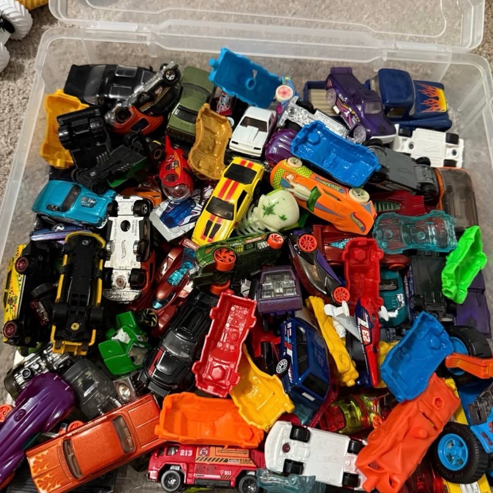 Hot wheel track with hot wheels cars